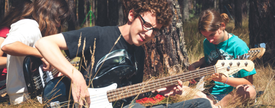 01b01d966ac560b35d40f0bad9cb14e8c8108715-responsive