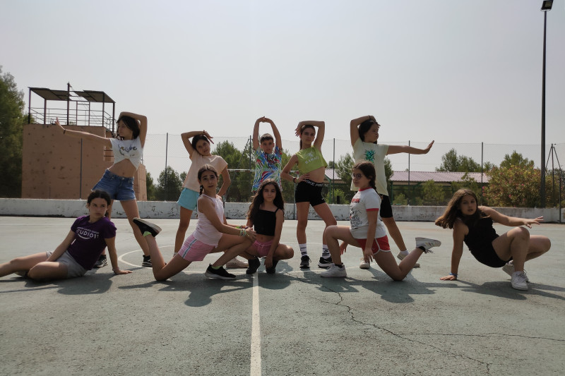 02 - La Casita - grupo baile