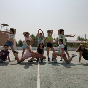 02 - La Casita - grupo baile