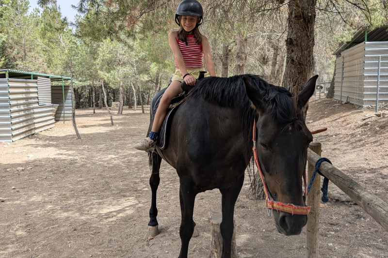 08 - La Casita - niña caballo