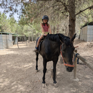 08 - La Casita - niña caballo