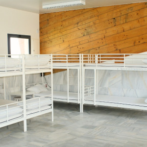 Instalaciones CBS Summer Camp - literas